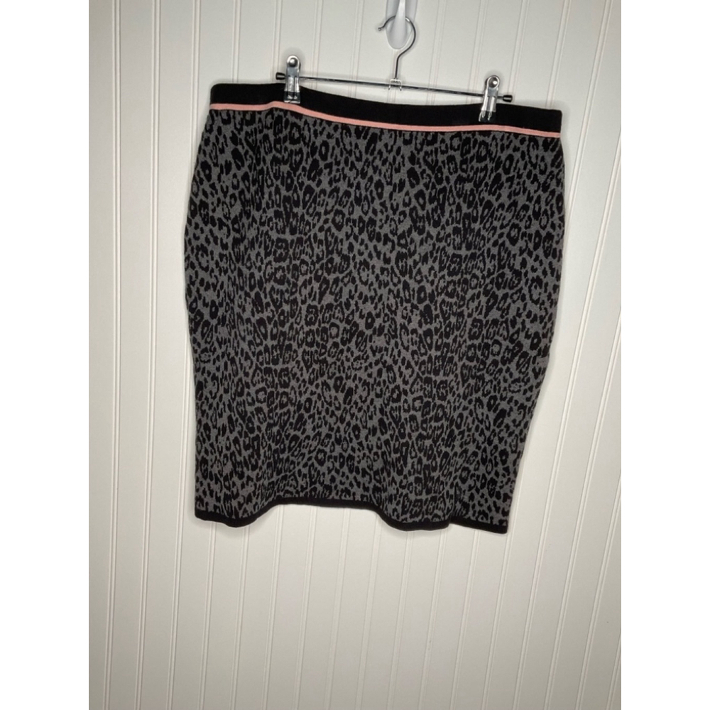 Women's Karl Lagerfeld Skirt XL Gray Leopard Print
